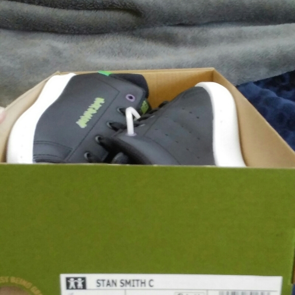 Disney Marvel Stan Smith Adidas Nwt youth - Picture 5 of 6